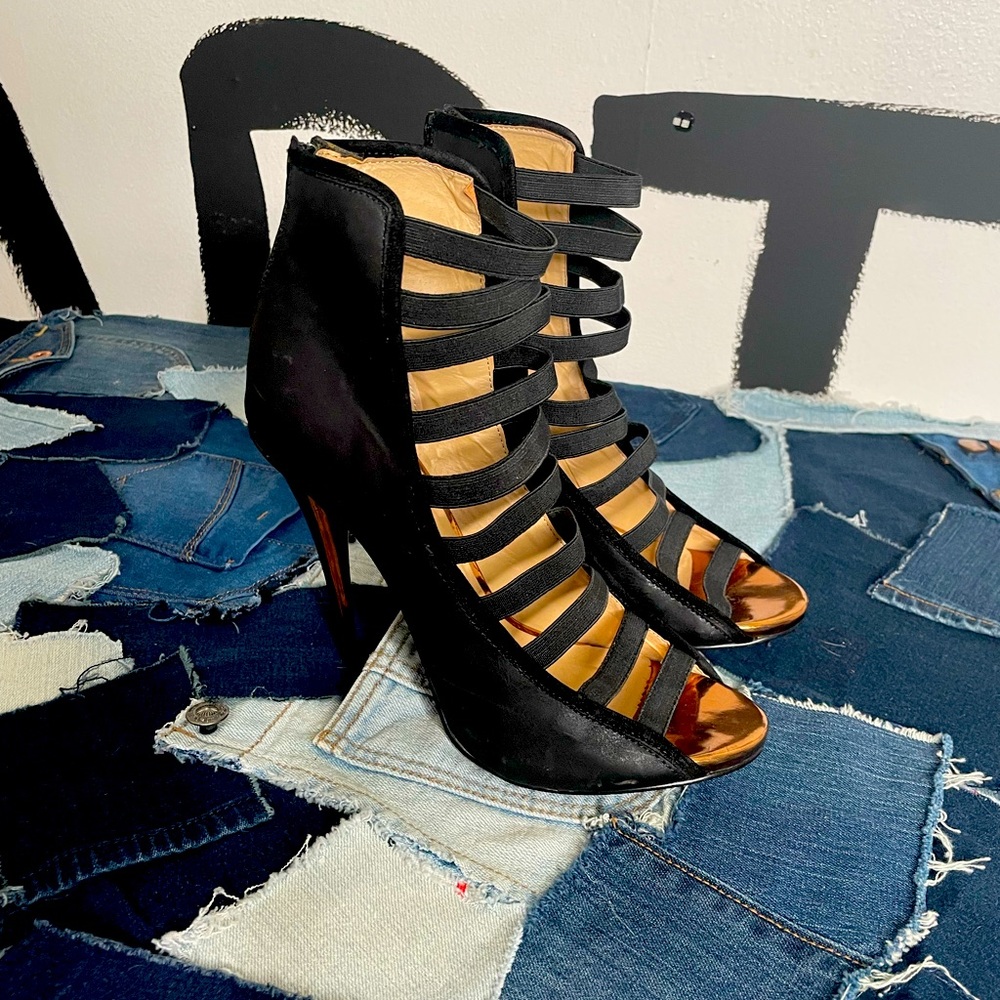 Multi Strap Heel